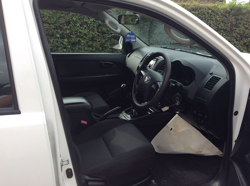 Hilux Active D4D D/C Pickup slide
