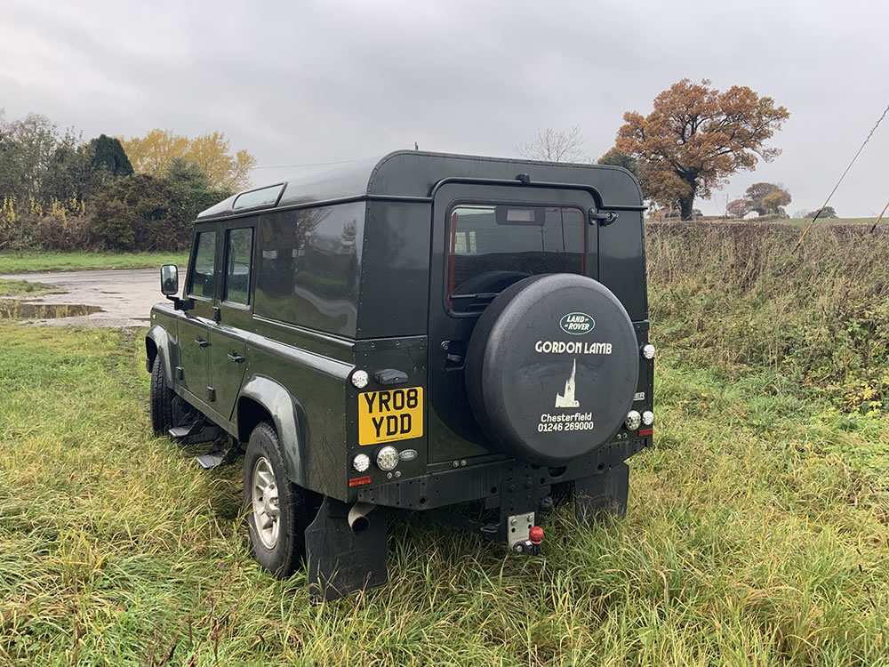 Defender 110 XS Double Cab slide