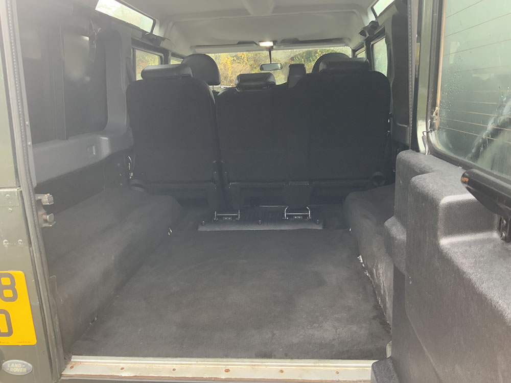 Defender 110 XS Double Cab slide