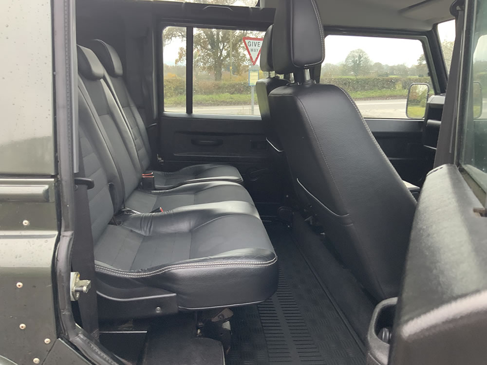 Defender 110 XS Double Cab slide