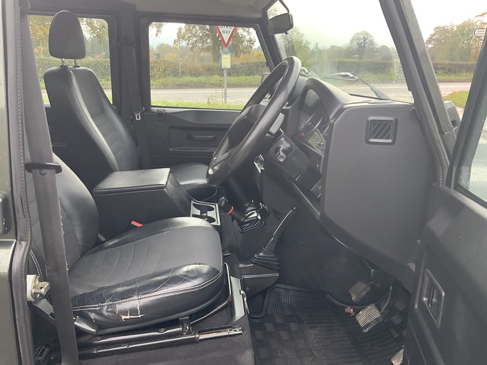 Defender 110 XS Double Cab slide