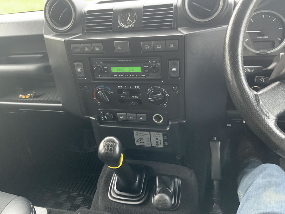 Defender 110 XS Double Cab slide