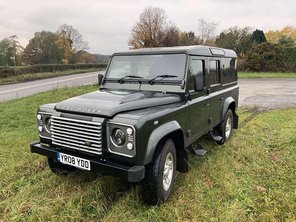 Defender 110 XS Double Cab slide