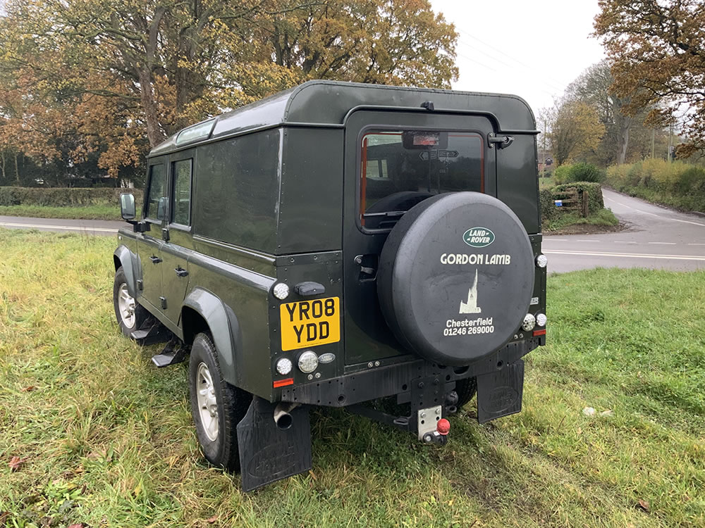 Defender 110 XS Double Cab slide